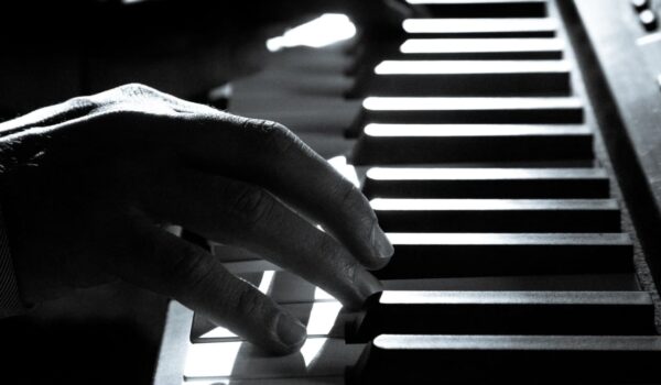 What Judy Dyble’s Era Teaches Today’s Piano Hobbyists